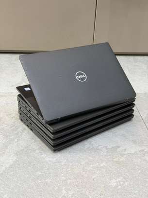 DELL LATITUDE 7400 image 4