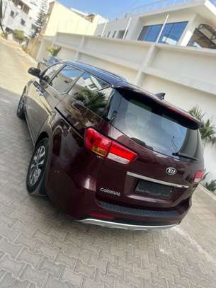 Kia carnival image 1