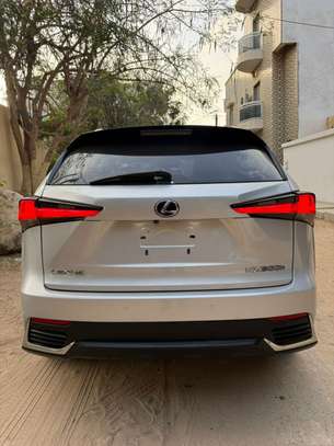 Lexus NX300H Année 2018 image 10