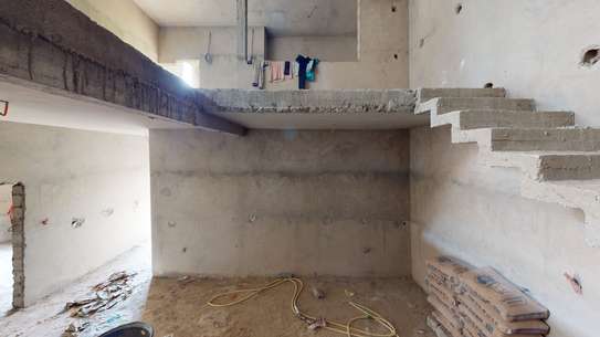 Villa de 300m2  r+1 en finition image 9