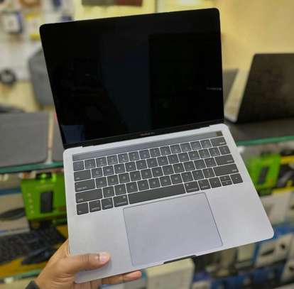 MacBook Pro 13,3" Touch Bar 2019 image 2