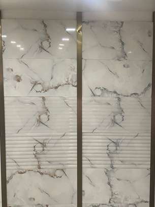 Carrelage mural effet marbre blanc gris brillant image 2