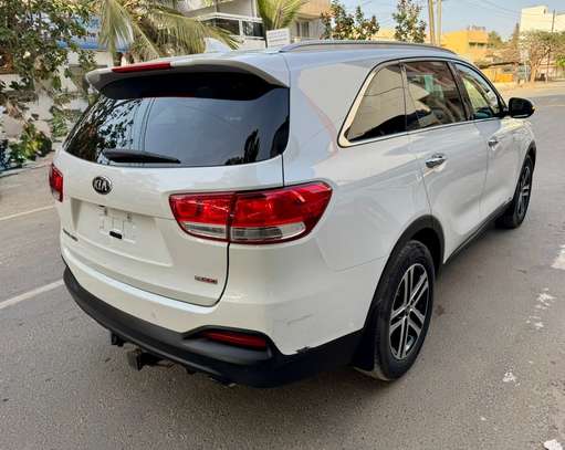 Je vends ma kia sorento 2017 automatic essence AWD image 7