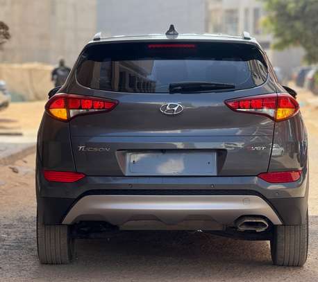 Hyundai tucson image 3