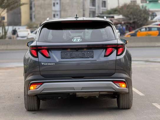 Hyundai Tucson 2024-25 SUV noir spacieux polyvalent image 10
