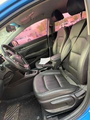 Hyundai AVANTE 2017 image 3