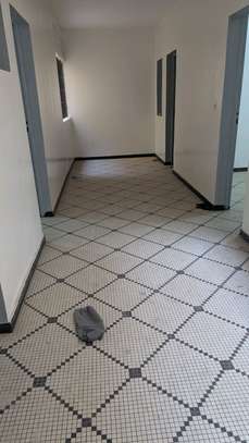 À louer grand appartement image 9