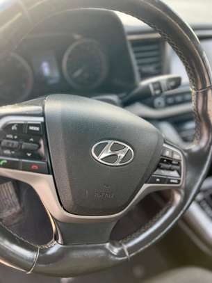 Hyundai élantra image 5