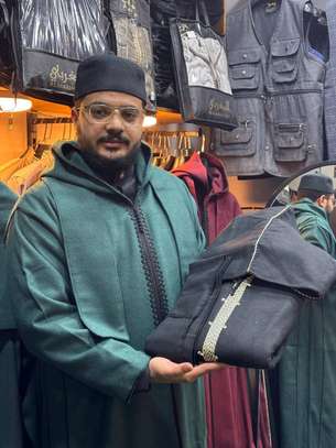 djellabasous-vêtements. Qu'est-ce image 2