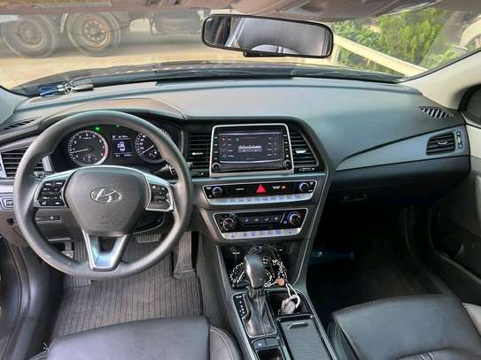 HYUNDAI image 3
