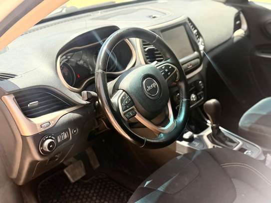 Location Jeep cherokee image 5