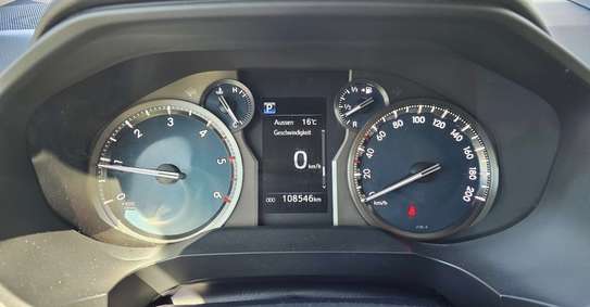 Toyota Parado image 8
