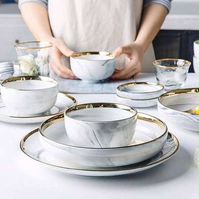 Service vaisselle porcelaine marbré liseré doré complet image 2