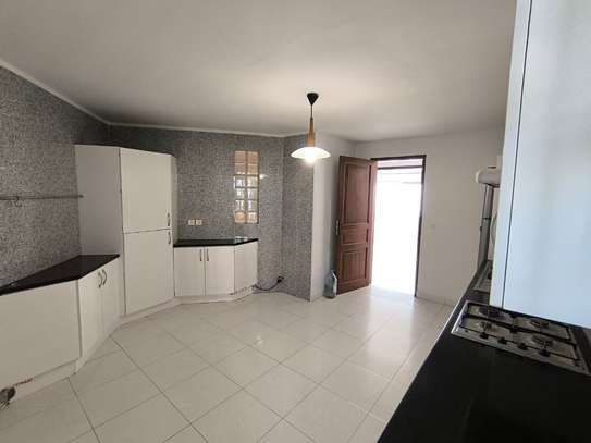 Appartement à louer  sur la corniche cité Africa Ouakan image 4
