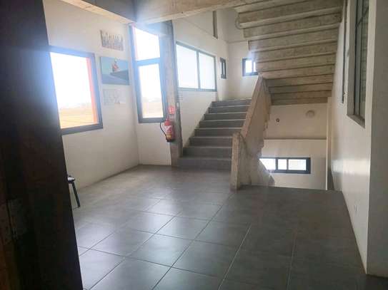 LOCATION ATELIER + PLATEAU BUREAUX image 5