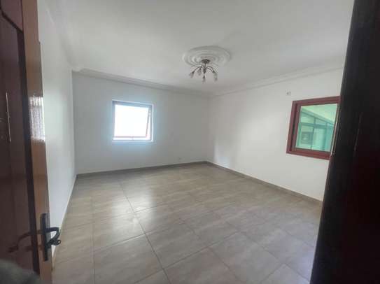 Villa à Louer aux Almadies image 11