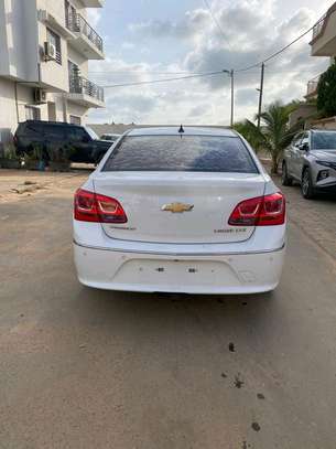 Chevrolet Cruze Blanc Berline Confort Fiable image 5