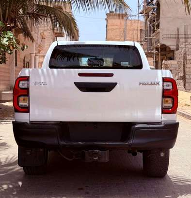 Toyota hilux 2017 manuel diesel image 2