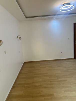 Magnifique F2 Neuf centre ville image 2
