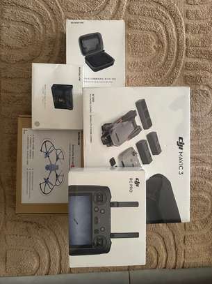 Pack DJI Mavic 3 Fly More Combo + RC Pro Neuf Scellé + image 2