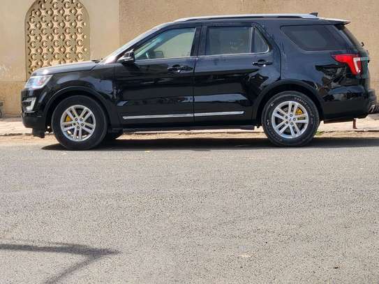 Ford explorer image 3