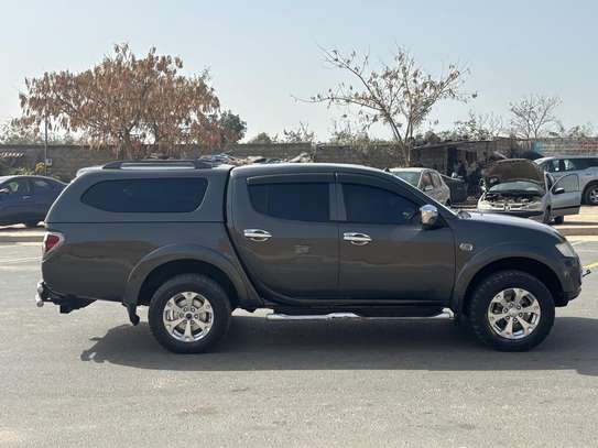 Mitsubishi l200 image 3