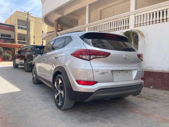 Hyundai Tucson image 3