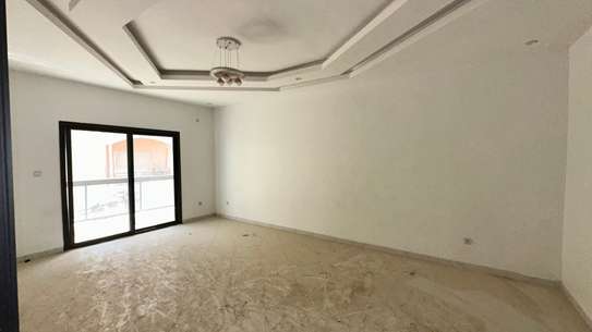 Appartement neuf 2 chambres salon à la cité Biagui Yoff image 5
