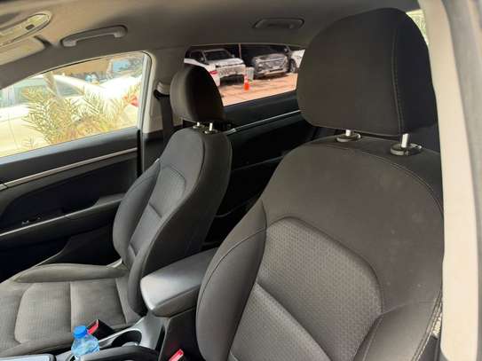 Hyundai Elantra 2017 image 8