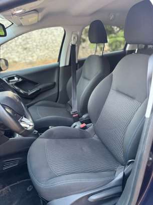 Peugeot 208 2019 image 6