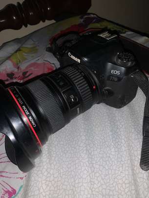 Canon 77D avec Objectif 16-35 f2.8 USM image 2