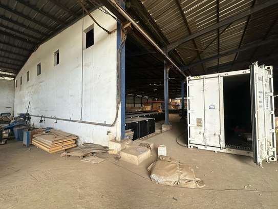 HANGAR A LOUER  1500m2 image 7