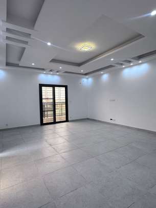 Appartement f4 neuf et spacieux  à louer à Yoff aéroport image 7