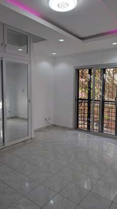 A loué un apartuman  1etage non loin de la brioche Dorée image 7