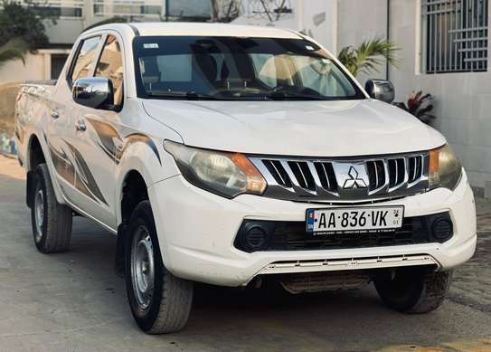 Mitsubishi l200 image 4