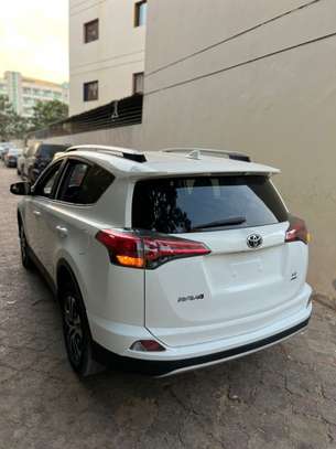 Toyota Rav4 image 6