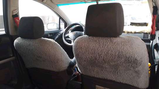 Toyota corola 2010 image 8