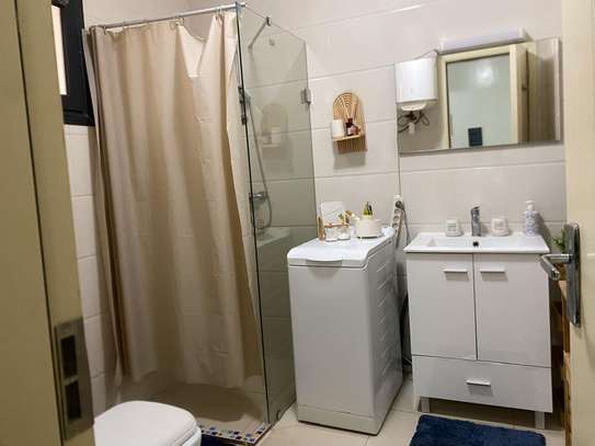 Appartement F2 meublé à louer au Point E image 4