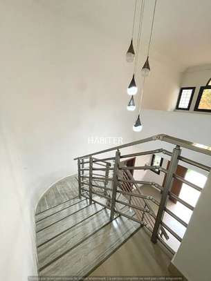 Duplex à louer à la cité keur gorgui image 2
