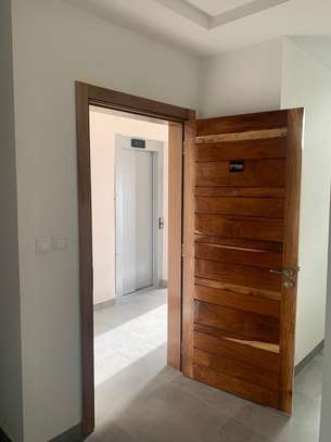 APPARTEMENT de types F4 A louer NGOR~ALMADIES image 13