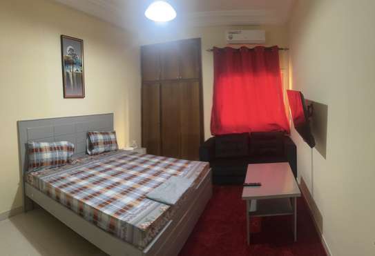 chambre meublée climatisée à louer par nuitées image 4