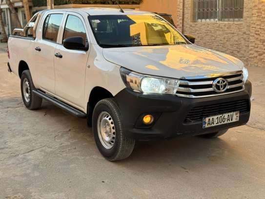 Toyota hilux image 2
