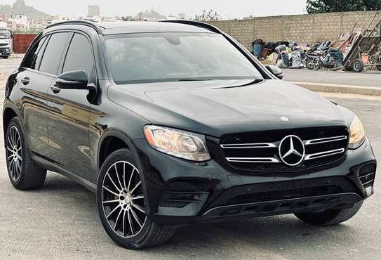 Mercedes-Benz GLC 300 AMG Pack image 3