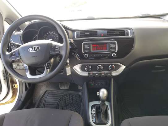 LOCATION KIA RIO AUTOMATIQUE/ESSENCE image 9