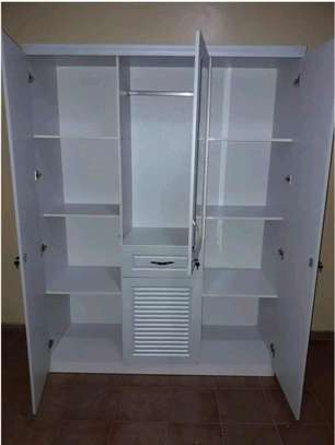 Armoire 3 portes image 2