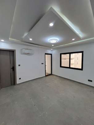 Immeuble R+7 Neuf a vendre aux Almadies image 10