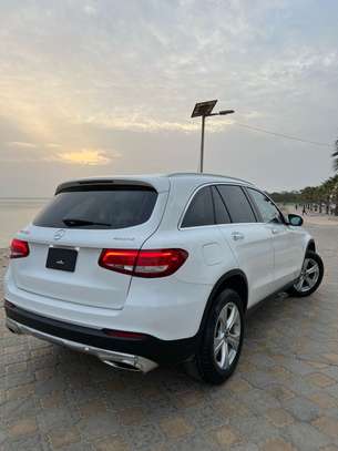 Mercedes glc 300 image 12