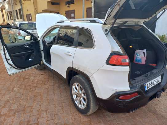 Jeep Cherokee image 4