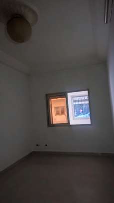A louer grand appartement rdc image 3