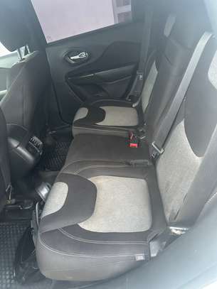 Jeep Cherokee image 8